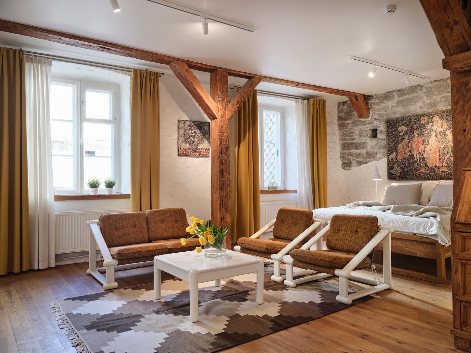 Historic Apartment With Private Garden In Old Town Таллінн Екстер'єр фото